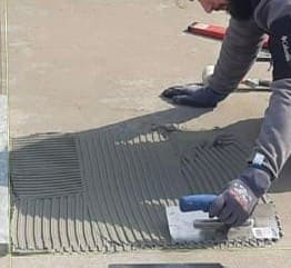 Geplaatste vloertegels in een woning in Kemzeke
